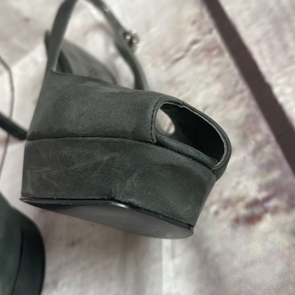 Guess Suede peep toe Heels in size 7.5 NIB! - Picture 7 of 11